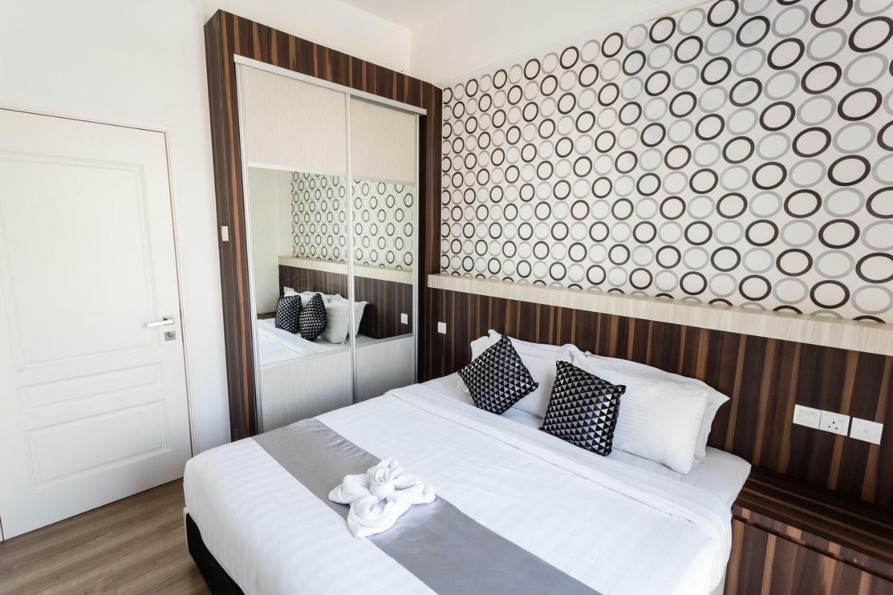 E-Red Hotel Melaka Экстерьер фото