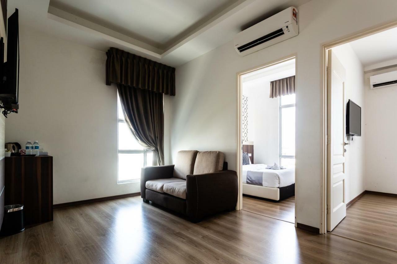 E-Red Hotel Melaka Экстерьер фото