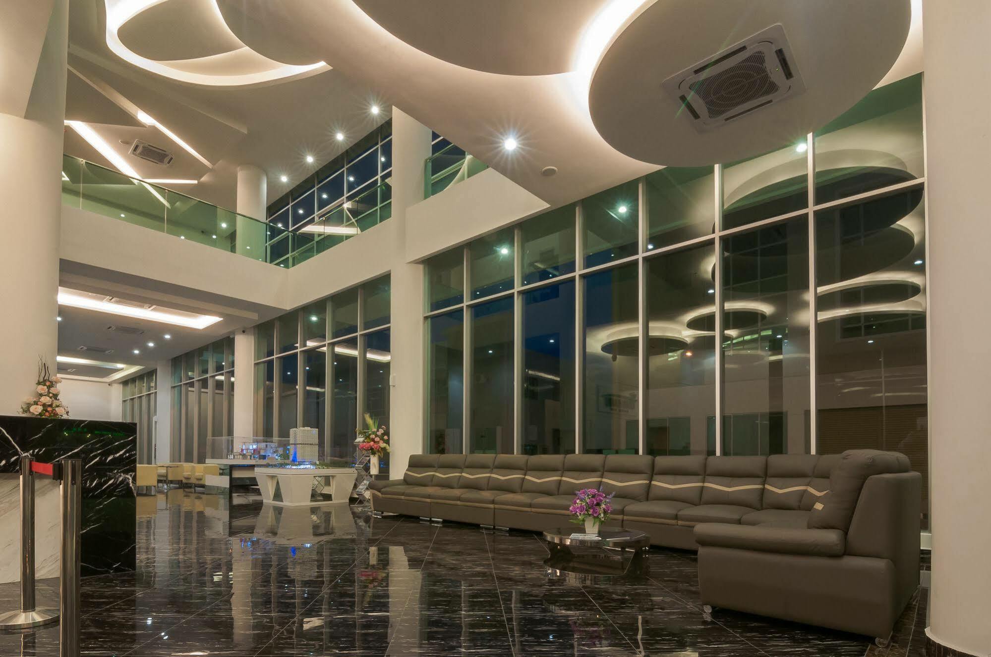 E-Red Hotel Melaka Экстерьер фото